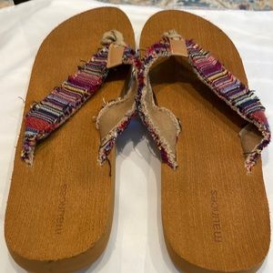 Women’s Distressed Flip Flops